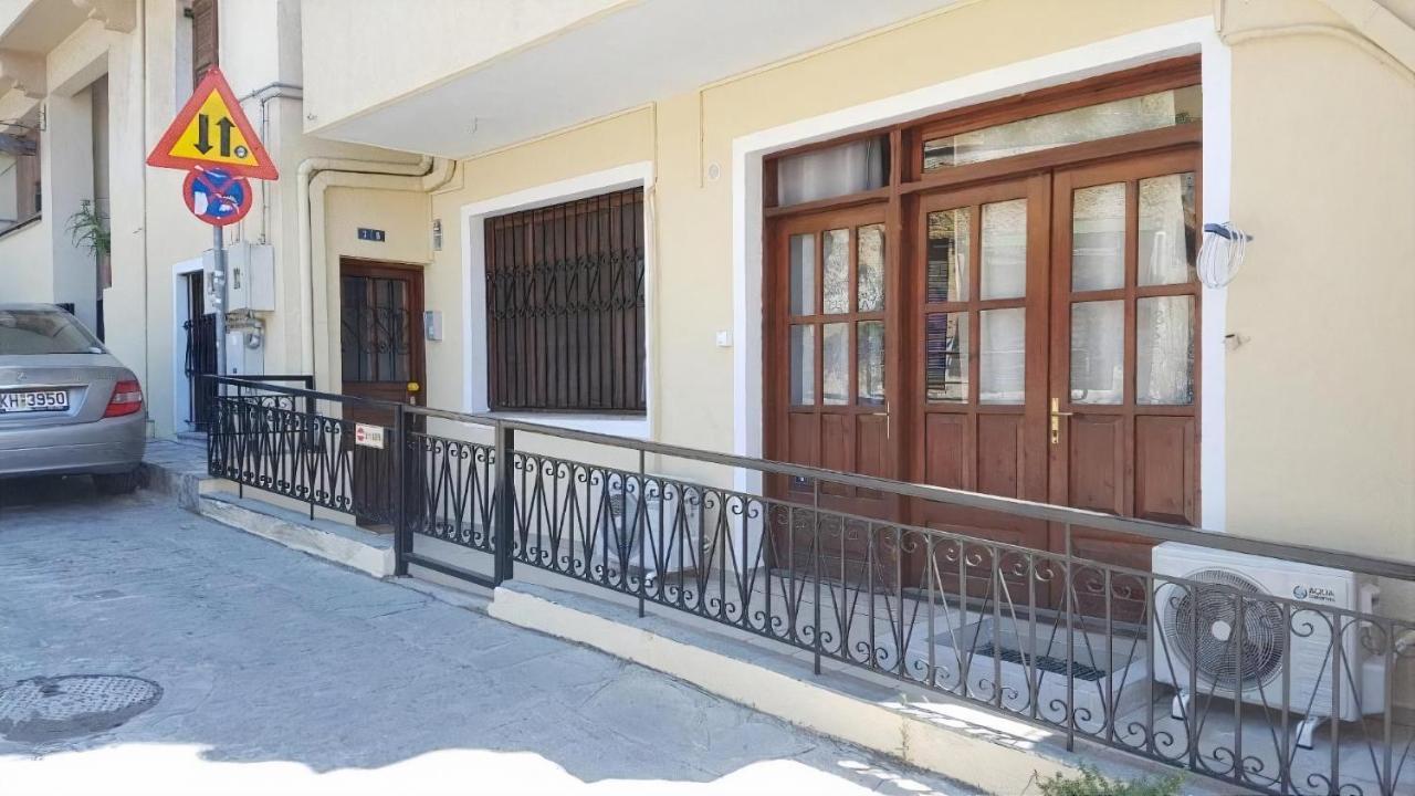 Blue Geranium With Private Backyard Apartment Thessaloniki Exterior photo